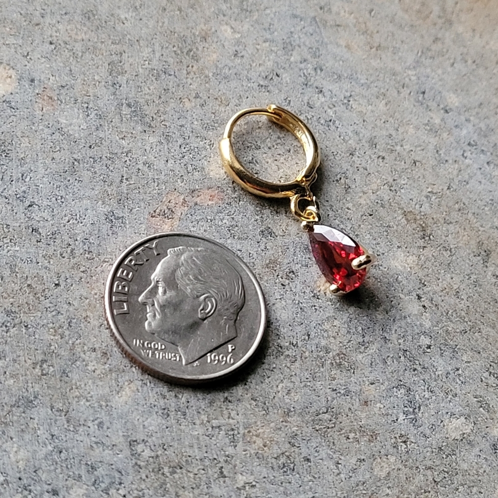 18k Gold Ruby Stone Earrings - Picture 6 of 6